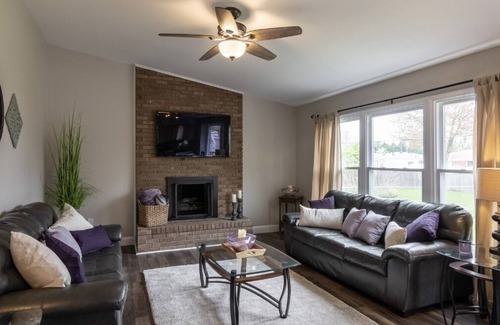 Warren Casa | Open Concept Centrally-Located in Metro Detroit