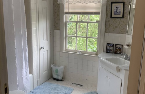 High Point Casa | Open concept close to downtown