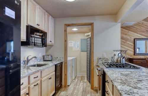 Sunriver Casa | ¡Casa abierta y cómoda para perros con bañera de hidromasaje privada y pases SHARC!