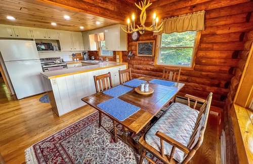 Lansing Cabina | LOW JUNE RATES! MountainTop Meadows - 2BR/1BA Hot Tub & Mtn Views