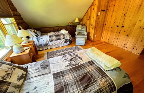 Lansing Cabina | LOW JUNE RATES! MountainTop Meadows - 2BR/1BA Hot Tub & Mtn Views