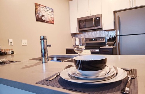 Soulard Apartamento | Open Hot Tub- 3rd Floor Queen Suite w/ View (327)