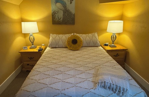 University District Cama Y Desayuno | OPEN LATE Across from campus bed & breakfast