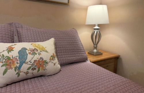 University District Cama Y Desayuno | OPEN LATE Across from campus bed & breakfast