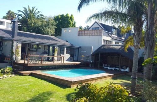 Eikenbosch Casa | Open living family home in the Winelands