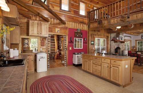 Mars Hill Cabina | NC Private Rustic Ski Lodge bañera de hidromasaje Cabin Sleeps 15! Cama colgante y 2 estanques!