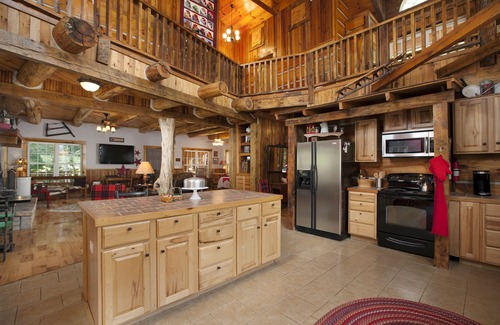 Mars Hill Cabina | NC Private Rustic Ski Lodge bañera de hidromasaje Cabin Sleeps 15! Cama colgante y 2 estanques!