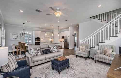 Beachside Village Casa | OPEN NOW THRU THE HOLIDAYS! Beachside Home, Walk to Beach 4Bedroom Sleeps 12