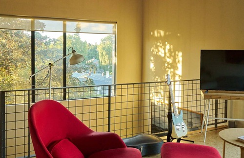 Richmond Apartamento | Open plan 2 story corner loft on Division Street. 2 balconies, beautiful views!