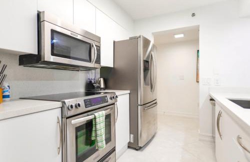 Brickell Apartamento | Open the Window and Enjoy the Sea Breeze at Exclusive Condo!