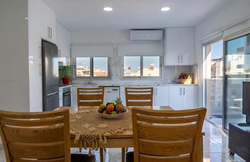 Limassol Apartamento | Opera Modern 3BR Apartment with Ensuites in Central Limassol