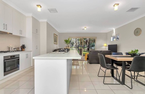 West Beach Casa | Opie Grove Parkside Calm near West Beach and Trails