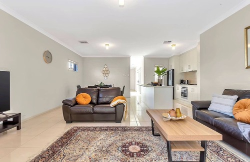 West Beach Casa | Opie Grove Parkside Calm near West Beach and Trails