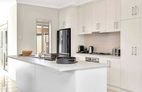 West Beach Casa | Opie Grove Parkside Calm near West Beach and Trails