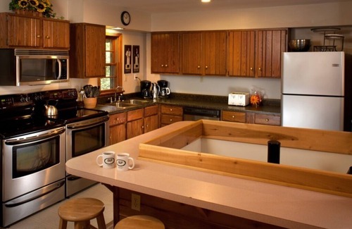 Victor Cabina | Opossum Creek Retreat