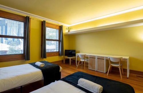 Melbourne Central Business District Casa | Opp Vic Markets, Trams at doorstep by Custom Bnb Hosting