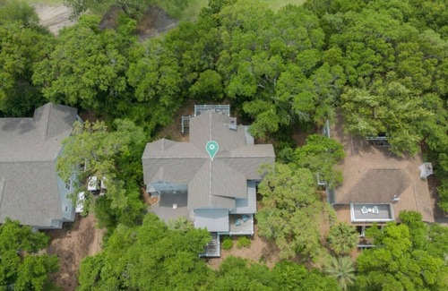 Bald Head Island Casa | Opportunity Knocks! Close to Marina, Ferry, and Lighthouse.