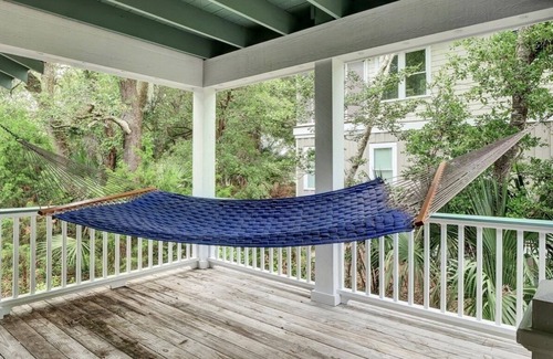 Bald Head Island Casa | Opportunity Knocks! Close to Marina, Ferry, and Lighthouse.