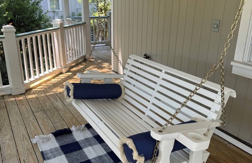 Bald Head Island Casa | Opportunity Knocks! Close to Marina, Ferry, and Lighthouse.