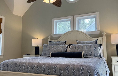 Bald Head Island Casa | Opportunity Knocks! Close to Marina, Ferry, and Lighthouse.