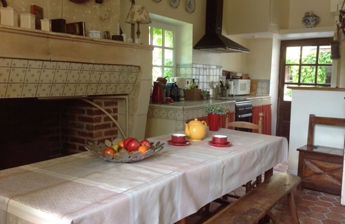 Noyers-sur-Cher Casa | Opposite the Château de St Aignan, large, historic, charming house, sleeps 14.
