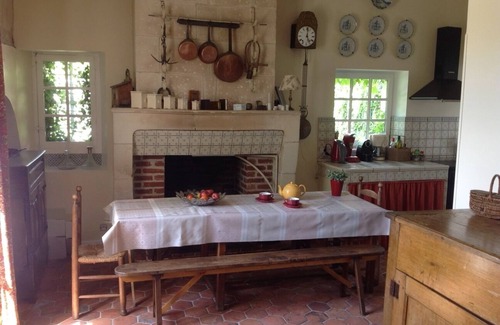 Noyers-sur-Cher Casa | Opposite the Château de St Aignan, large, historic, charming house, sleeps 14.