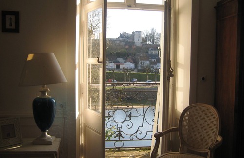 Noyers-sur-Cher Casa | Opposite the Château de St Aignan, large, historic, charming house, sleeps 14.