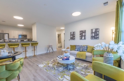 Orange Apartamento | Opulence in Olive with Free Parking+EV Charge. 2 Bath & Sleeps 8.✨20% OFF 7days✨