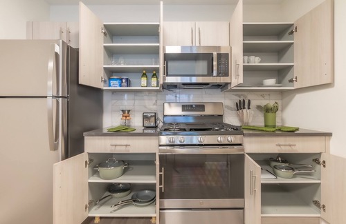 Orange Apartamento | Opulence in Olive with Free Parking+EV Charge. 2 Bath & Sleeps 8.✨20% OFF 7days✨