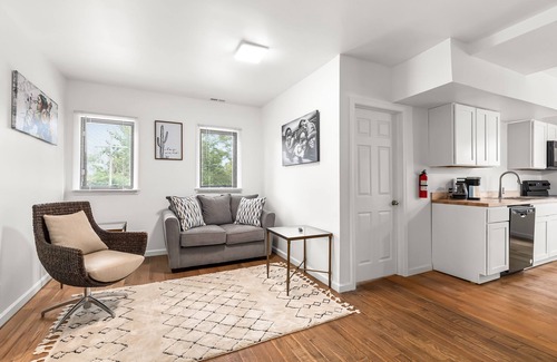 Detroit Apartamento | Opulent 2 Bedroom Getaway