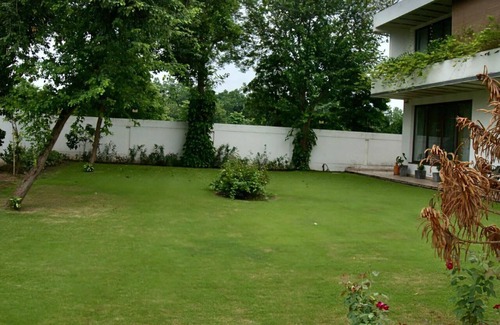 Model Town Casa | Opulent 3 BR 1st floor of house, in a central Town of Lahore.