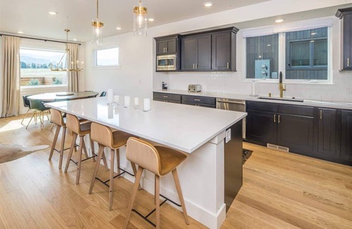 Big Sky Casa | Opulent 4 Bedroom Townhouse