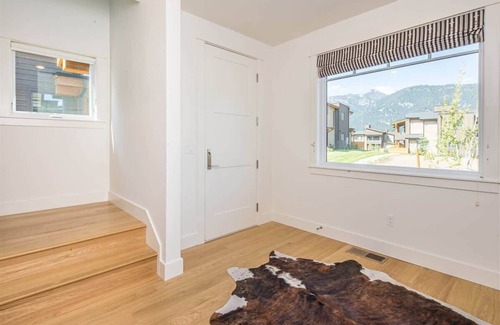 Big Sky Casa | Opulent 4 Bedroom Townhouse