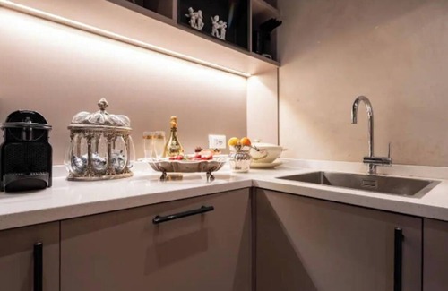 Cannaregio Apartamento | Opulent Canal-Side Residence with Venetian Nobility Charm