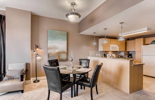 Downtown Las Vegas Condominio | Opulent Ogden Luxury High Rise 20th floor Queen