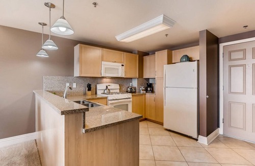 Downtown Las Vegas Condominio | Opulent Ogden Luxury High Rise 20th floor Queen
