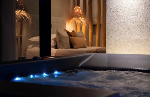 Naxos Town Hotel | Opuntia Suites Superior Villa with Outdoor Hot Tub