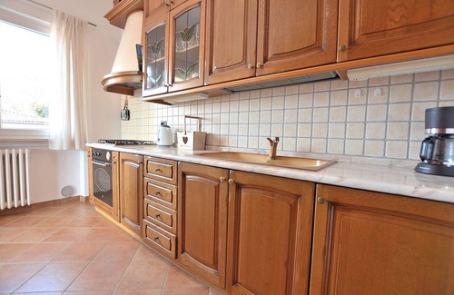 Marciaga Apartamento | Orange Apartment In Marciaga di Costermano