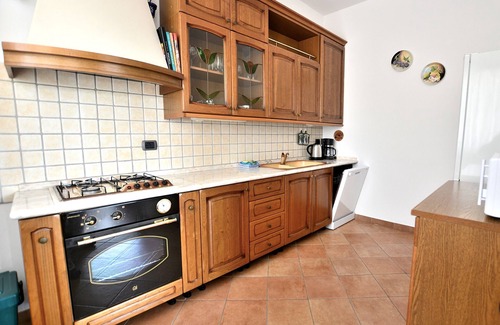 Marciaga Apartamento | Orange Apartment In Marciaga di Costermano