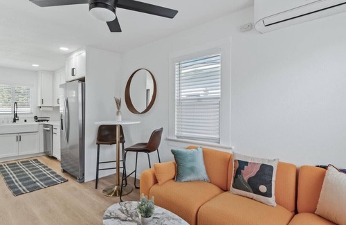 Logan Heights Casa | Orange Blossom -2BR Free Parking