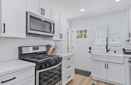 Logan Heights Casa | Orange Blossom -2BR Free Parking