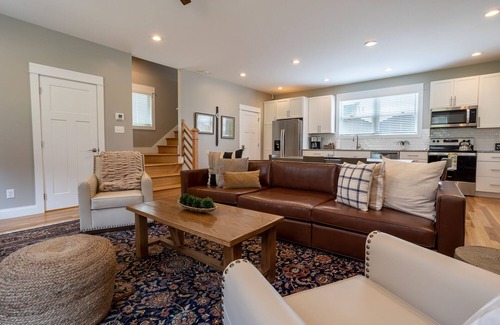 Asheville Villa | Orange Blossom | Asheville Villa with Hot Tub