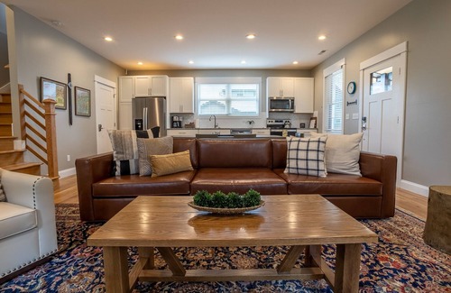Asheville Villa | Orange Blossom | Asheville Villa with Hot Tub