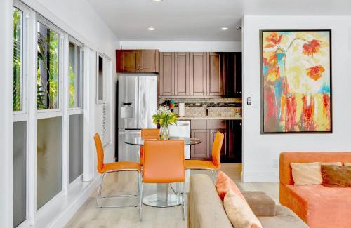 Hendricks and Venice Isles Apartamento | Orange Dream on the Water
