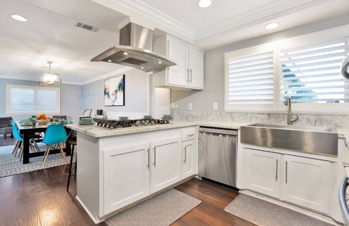 Orange Casa | Orange Oasis 🍊- 10min to Disneyland 🎡Spacious Pool home
