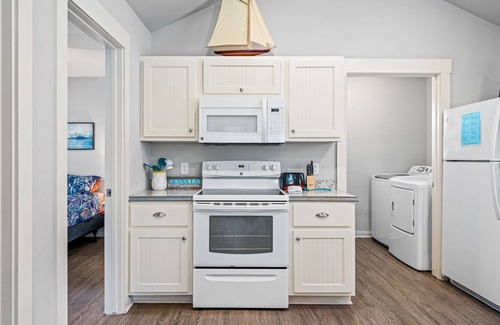 Rockport Cabaña | Orange Oasis Cottage