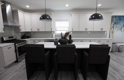 Church Street Casa | Orange on Knighton~Tranquil 4-bedroom house close to Hartsfield-Jackson Airport