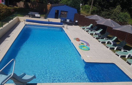Camors Cabaña | Orchard Cottage, capacidad para 4 personas con piscina compartida con calefacción en precioso entorno rural