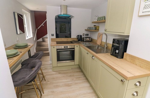 Pembroke Cabaña | ORCHARD VIEW, pet friendly, with a garden in Pembroke