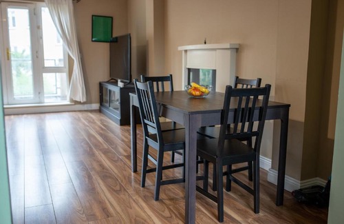Sutton Cross Casa | Orchard Way, Shared Apartment with an Amazing Double Bedroom with Ensuite